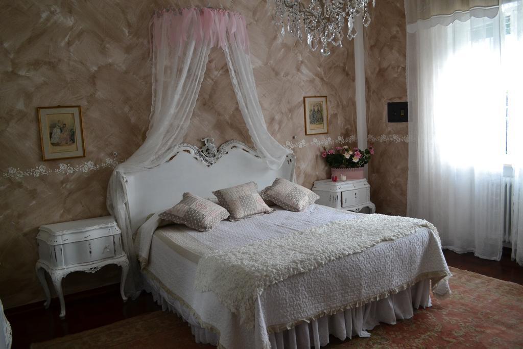 Le Bouganville Apartment Desenzano del Garda Chambre photo