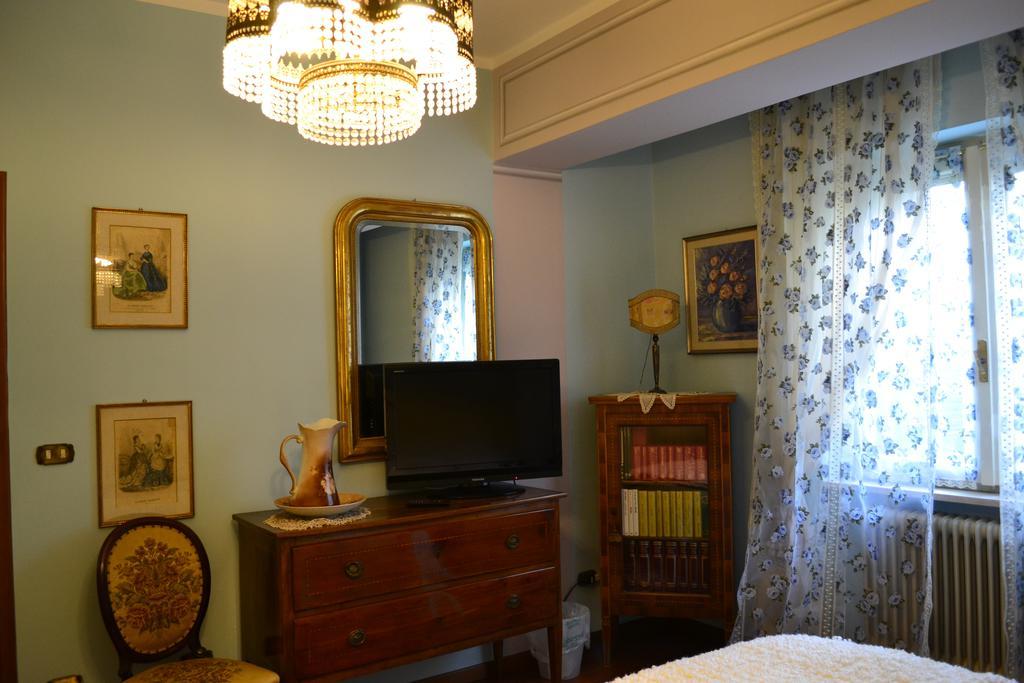 Le Bouganville Apartment Desenzano del Garda Chambre photo