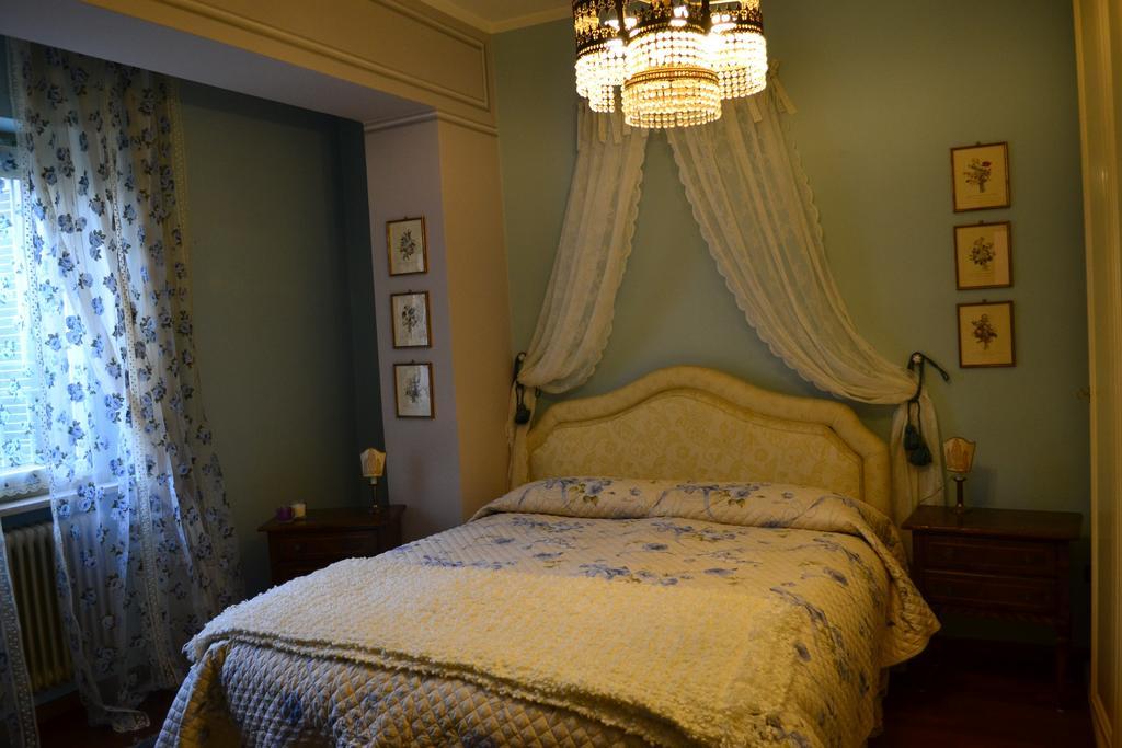 Le Bouganville Apartment Desenzano del Garda Chambre photo
